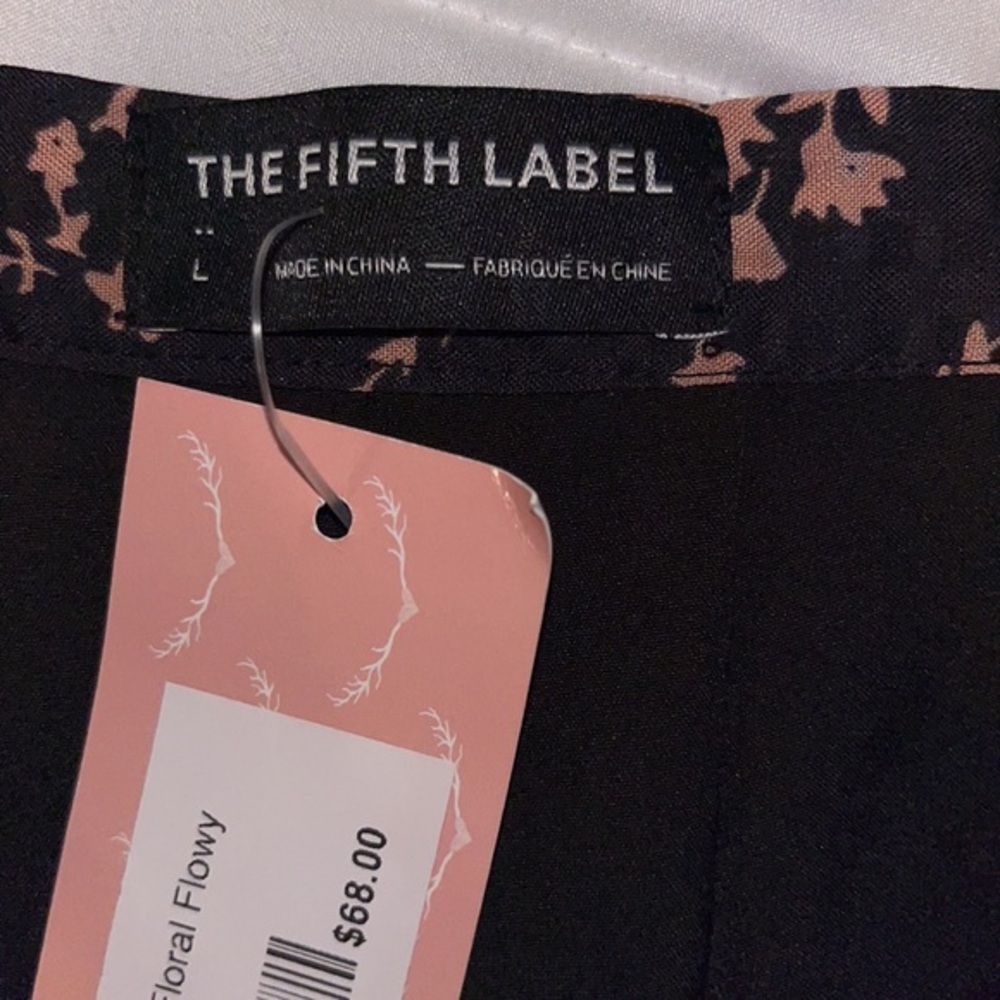 Floral Shorts Size Large - Picture 2 of 8